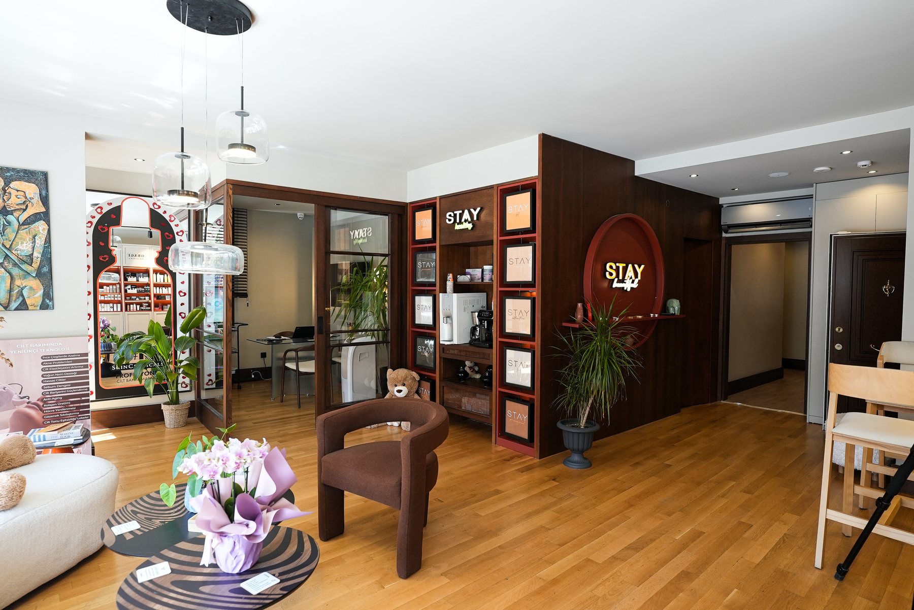 Stay Beautiful klinik karşılama alanı